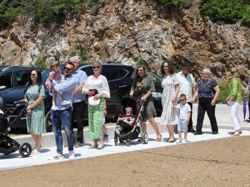 FOTO/VIDEO: U Podboru svečano blagoslovljen Gospin kip