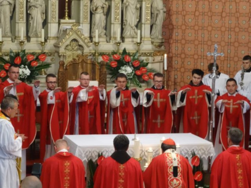 U sarajevskoj katedrali zaređeni vlč. Ivan Ivančević i vlč. Ljubo Zadrić