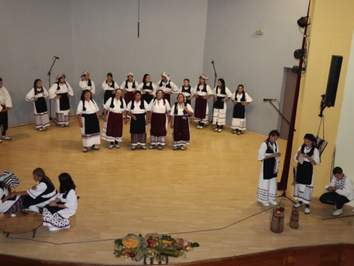 FOTO/VIDEO: 2. večer folklora u Prozoru - ''Običaje svoje zaboravit neću''