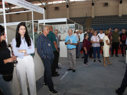 FOTO: Otvoren 16. sajam ''Dani šljive Prozor - Rama 2023.''
