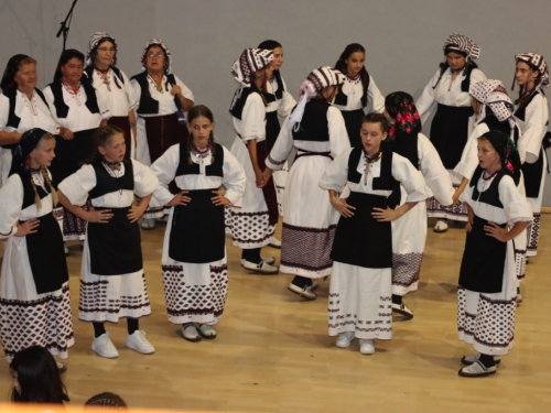 FOTO/VIDEO: 2. večer folklora u Prozoru - ''Običaje svoje zaboravit neću''