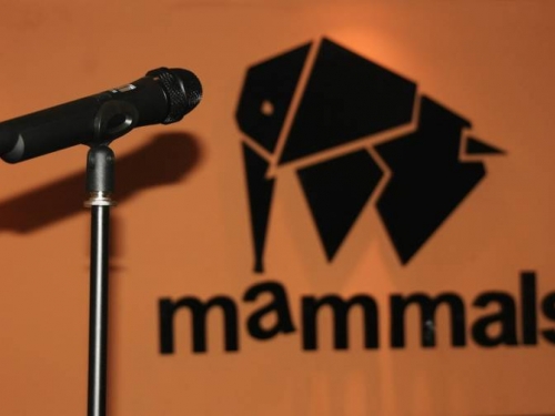 FOTO: Komičar Peđa Bajović gostovao u Mammals Club&Pub-u