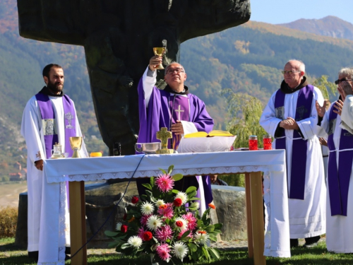 FOTO: Na Šćitu obilježen Dan sjećanja na ramske žrtve