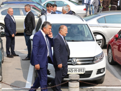 FOTO: Polaganjem vijenaca i svečanom sjednicom započelo obilježavanje Dana općine