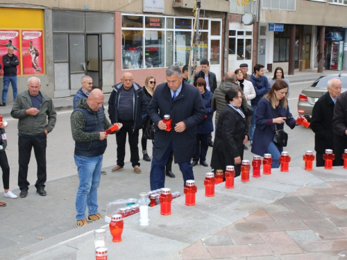 FOTO: Povodom Svih svetih u Prozoru zapaljene svijeće za poginule i preminule branitelje