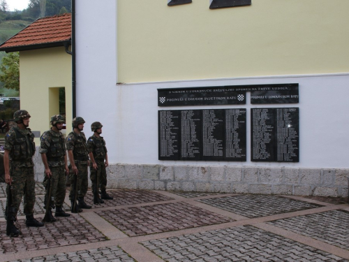 FOTO/VIDEO: Na Uzdolu obilježena 23. obljetnica stravičnog pokolja nad Hrvatima