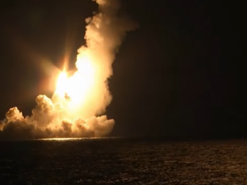 Ruska podmornica prvi put istovremeno lansirala 4 balističke rakete