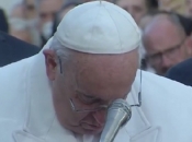 Emotivne scene iz Vatikana: Papi je glas zadrhtao, nedugo zatim se slomio i zaplakao...
