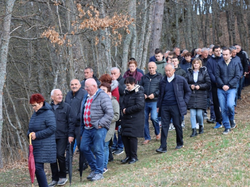 FOTO: Put križa kroz fratarski gaj na Šćitu