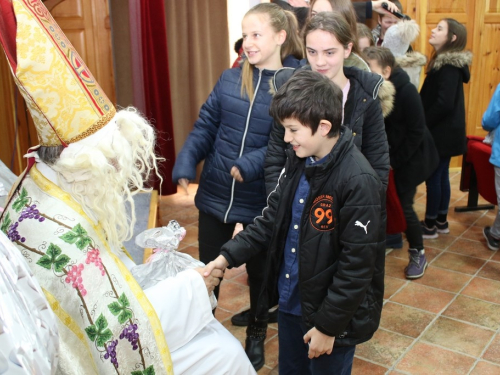 FOTO: Sv. Nikola i ove godine razveselio djecu u župi Rama Šćit