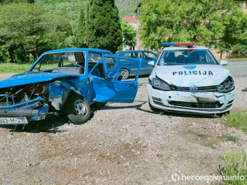 Sudar osobnog i policijskog Golfa u Rodoču, ozlijeđene dvije osobe