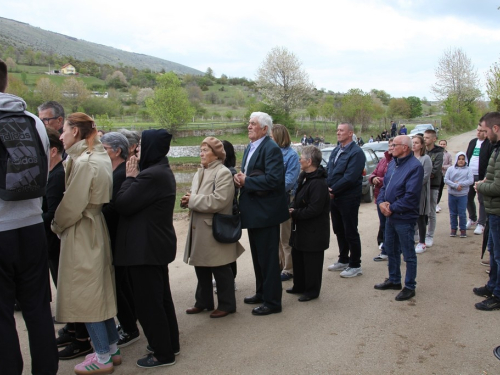 FOTO: Druženje Rumbočana i sv. misa na Zahumu