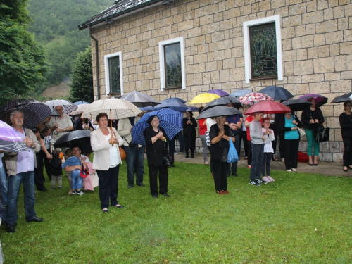 FOTO: Vanjska proslava sv. Ante u župi Gračac