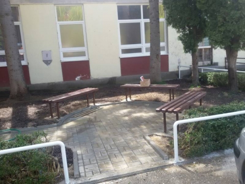 OŠ Marka Marulića: Završeno uređenje jednog dijela školskog dvorišta