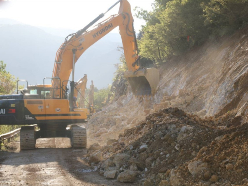 Premijer Herceg obišao infrastrukturne radove koje sufinancira Vlada HNŽ-a u općini Prozor-Rama