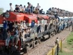 Od petardi nisu čuli vlak: Desetine mrtvih u Indiji