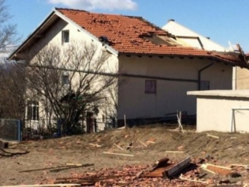 ​U Tomislavgradu u olujnom nevremenu oštećeno više od 200 kuća