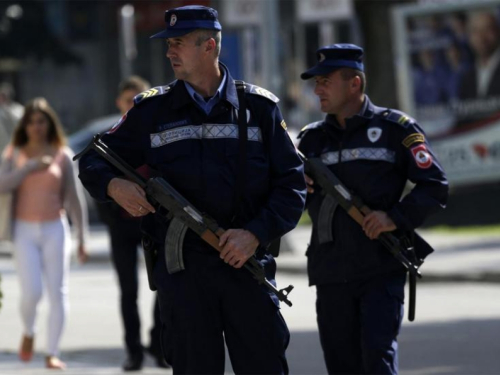 Lukač poziva Federaciju BiH da napravi rezervni sastav policije