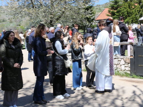 FOTO: Druženje Rumbočana i sv. misa na Zahumu
