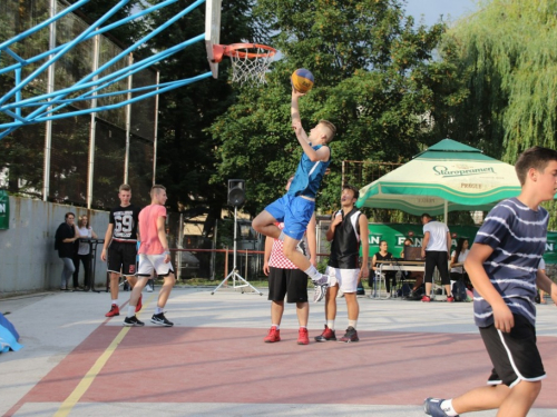 FOTO: Ekipa ''ALF Market'' osvojila Streetball za juniore