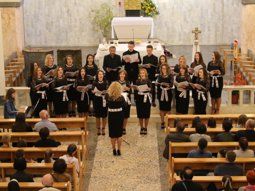 FOTO: Čuvarice održale ''Uskrsni koncert'' na Šćitu