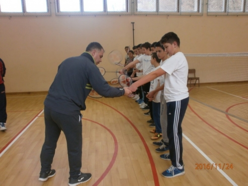 Oprema za badminton dodjeljena OŠ ¨Ivan Mažuranić¨ Gračac