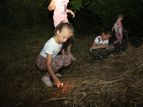 FOTO: Paljenjem svitnjaka Rama dočekuje sv. Ivu