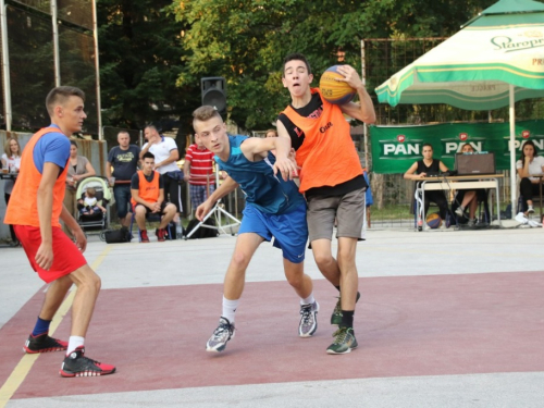 FOTO: Ekipa ''ALF Market'' osvojila Streetball za juniore