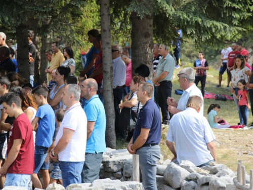 FOTO: Na Vran planini služena misa za poginule duvandžije