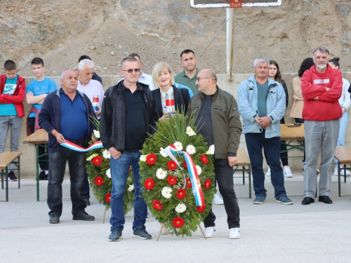 FOTO: Na Ustirami svečano otkriven spomenik poginulim i nestalim braniteljima