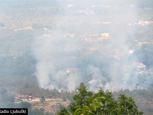 Kanaderi iz Hrvatske gase požar kod Ljubuškog
