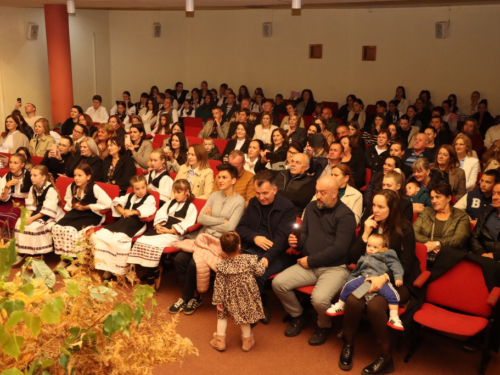 FOTO: Večer folklora u Prozoru: HKUD-ovi ''Rama'' i ''fra Petar Bakula'' oduševili publiku