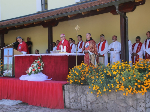 FOTO: Na Uzdolu obilježena 24. obljetnica stravičnog pokolja nad Hrvatima