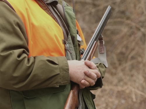 Jedan lovac se okliznuo, puška opalila, drugom lovcu nije bilo spasa