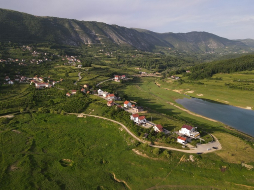 VIDEO/FOTO: Vikendica Bošnjak će ispuniti sva vaša očekivanja!