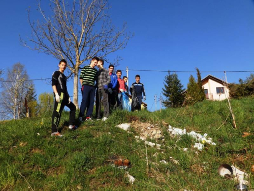 FOTO: Učenici u Eko akciji čišćenja obale Ramskog jezera