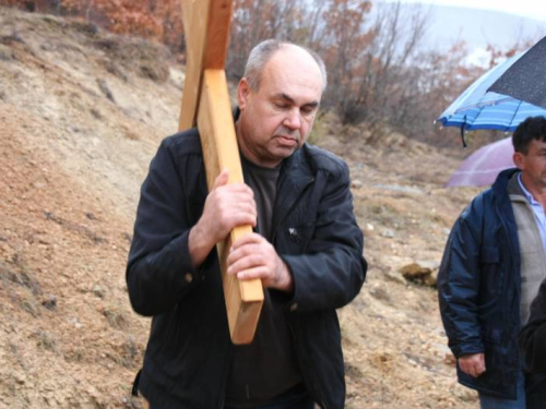 FOTO: Provincijal fra Lovro Gavran predvodio misu i Križni put na Uzdolu