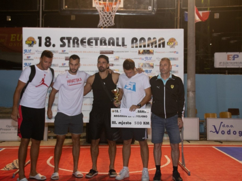 FOTO: Ekipa ''La Pont'' pobjednik 18. Streetball Rama 2020.