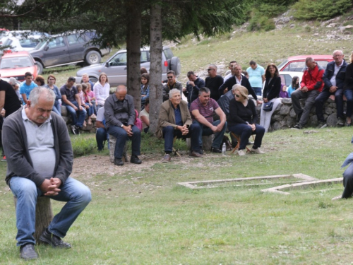 FOTO: Na Vranu služena sv. misa za poginule duvandžije