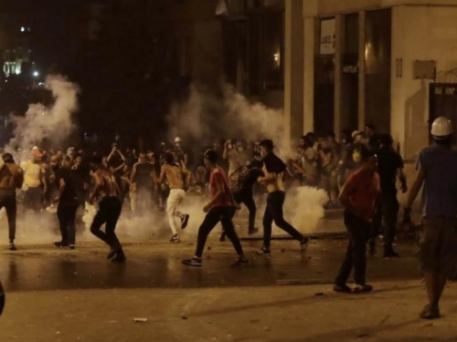 Prosvjednici u Bejrutu traže odlazak predsjednika i cijele političke elite