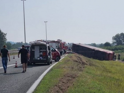 Slavonski Brod: Sletio autobus, 10 mrtvih, deseci ozlijeđenih
