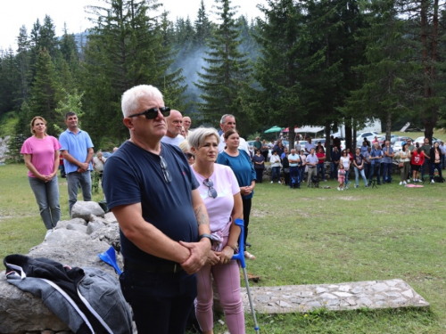 FOTO/VIDEO: Na Vranu služena sv. misa za poginule duvandžije