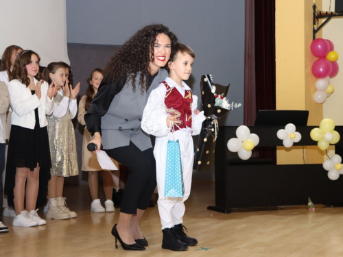 FOTO: Ines Markešić i Magdalena Zadro pobjednice dječjeg festivala ''Mala Rama 2024.''
