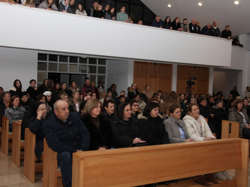 FOTO: Drugi dan duhovne obnove u župi Rumboci i koncert VS „Arabella“