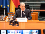 Scholz smiruje tenzije: Nemojmo izjednačavati Rusiju i Putina