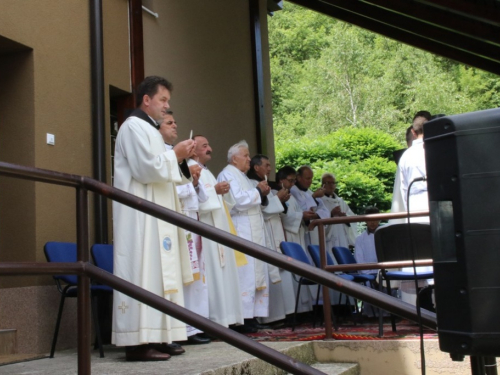 FOTO: Vanjska proslava sv. Ante u župi Gračac