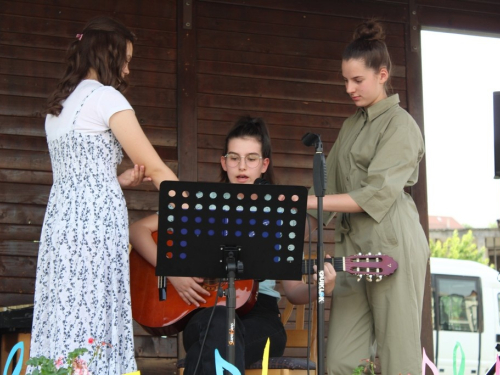 FOTO: 16. festival duhovne glazbe ''Djeca pjevaju Isusu'' u župi Prozor