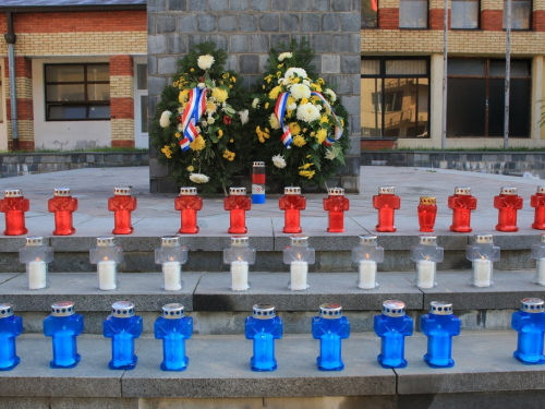 FOTO: Povodom Svih svetih u Prozoru zapaljene svijeće za poginule i preminule branitelje