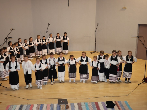 FOTO/VIDEO: Škola folklora u Prozoru koncertom predstavila svoj rad