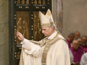 Papa: Oko nas je iskrivljena ekonomija